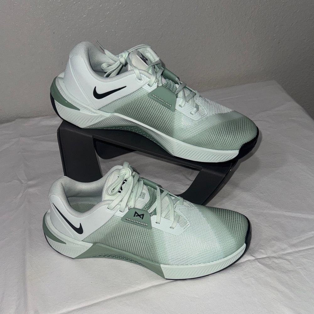 Nike Women's Performance Athletic Shoes in Mint and White NWOB